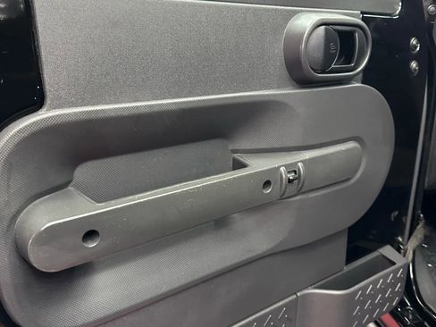 Used 2010 Jeep Wrangler Unlimited Sport image 9