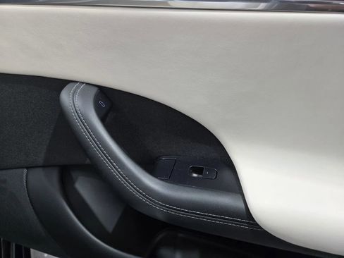 Used 2022 Tesla Model S image 6