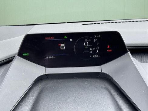Used 2024 Toyota Prius XLE FWD image 24