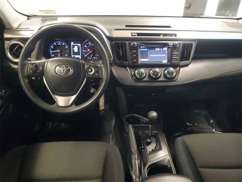 Used 2018 Toyota RAV4 LE image 9