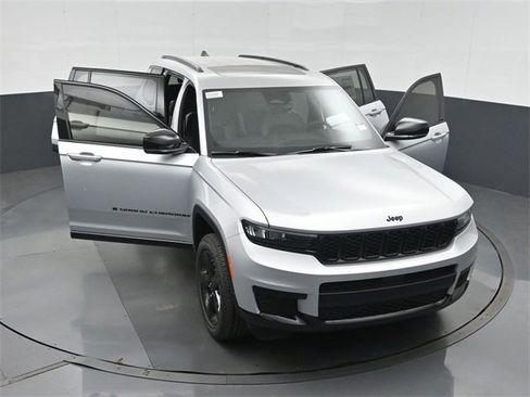 New 2025 Jeep Grand Cherokee L Altitude image 50