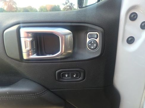 Used 2022 Jeep Wrangler Unlimited Sahara AWD/4WD image 23