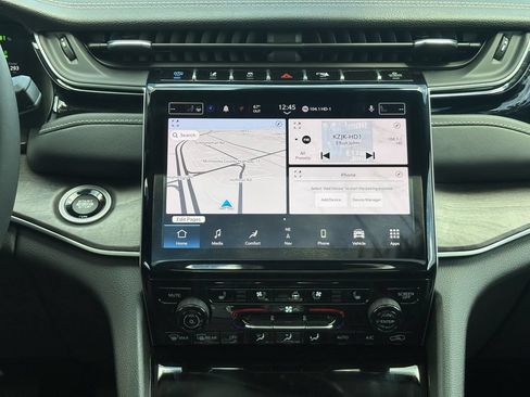 Used 2023 Jeep Grand Cherokee 4WD 4xe w/ Luxury Tech Group II image 14