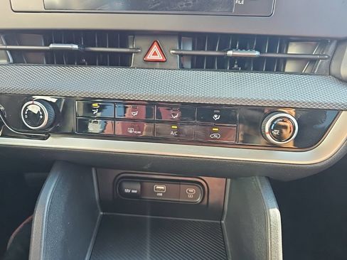Used 2025 Kia Sportage LX FWD image 37