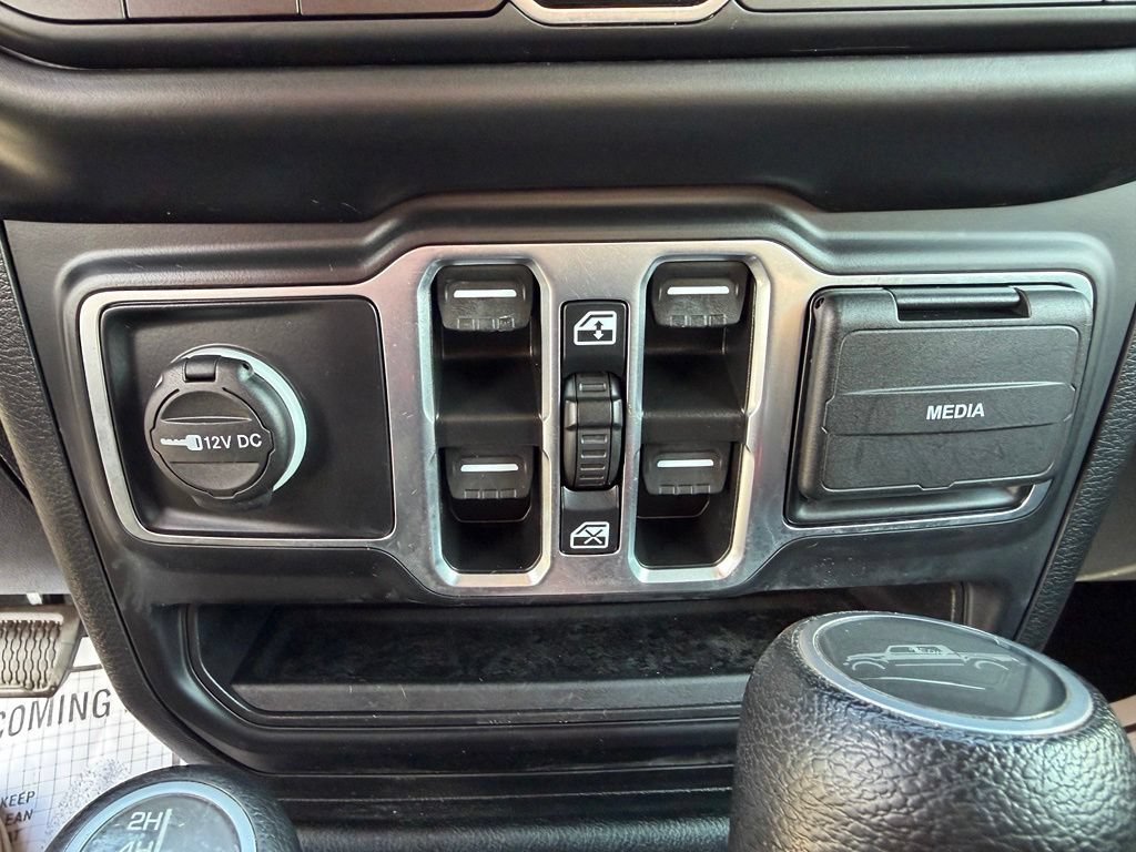 Used 2022 Jeep Gladiator Overland AWD/4WD image 8