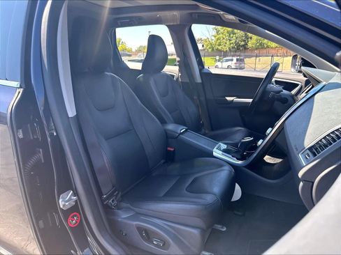 Used 2016 Volvo XC60 T5 Premier w/ Proximity Package FWD image 10