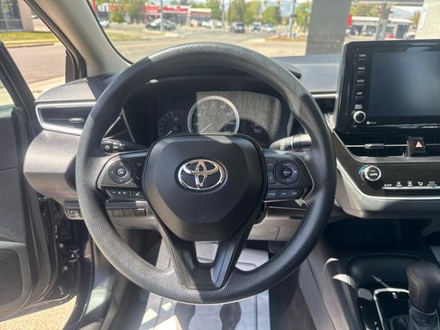 Used 2022 Toyota Corolla LE FWD image 13