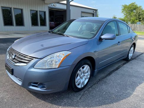 Used 2010 Nissan Altima 2.5 S FWD image 2