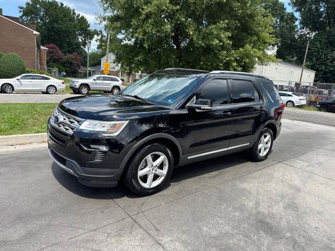 Used 2018 Ford Explorer XLT w/ Equipment Group 202A FWD image 7