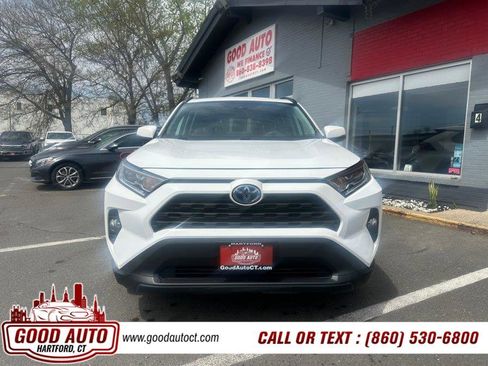 Used 2020 Toyota RAV4 XLE w/ Carpet Mat Package image 2