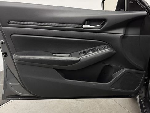 Used 2024 Nissan Altima 2.5 SV image 11