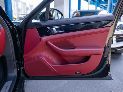 Used 2020 Porsche Panamera image 50