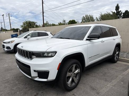 Used 2021 Jeep Grand Cherokee L Limited AWD/4WD image 2