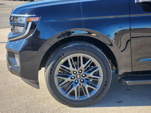 New 2026 Ford Expedition Platinum w/ Stealth Appearance Package image 9