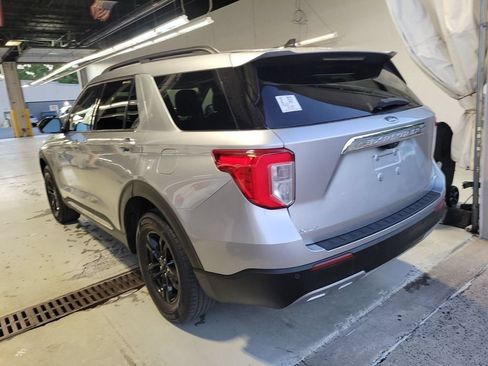 Used 2022 Ford Explorer XLT w/ Equipment Group 202A AWD/4WD image 2