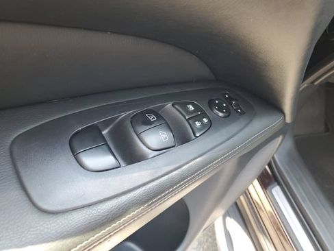 Used 2019 Nissan Pathfinder SL AWD/4WD image 32