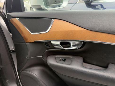 Used 2021 Volvo XC90 T6 Momentum image 21