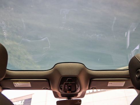 Used 2025 Audi A6 e-tron Premium Plus w/ Premium Plus image 18