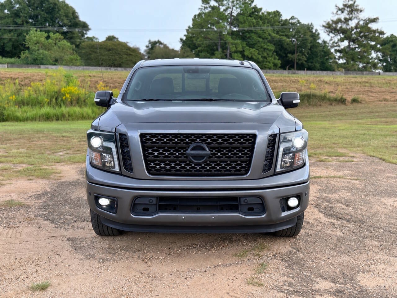 Used 2018 Nissan Titan SL w/ Midnight Edition RWD image 9
