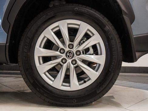 Used 2025 Toyota Corolla Cross LE image 32