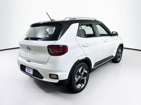 Used 2023 Hyundai Venue Limited FWD image 5