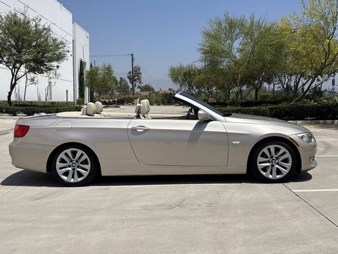 Used 2012 BMW 328i Convertible RWD image 2