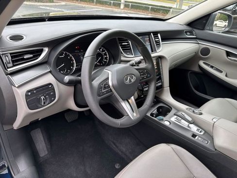 Certified 2025 INFINITI QX50 Luxe w/ Accent Package image 12
