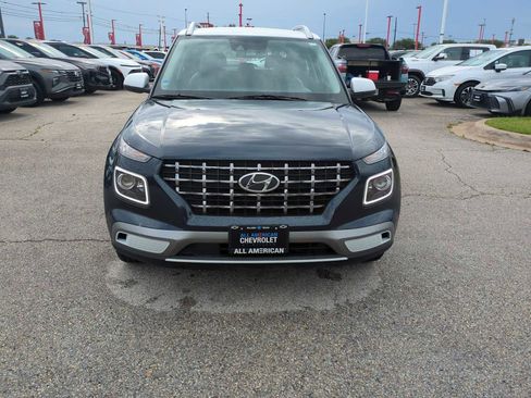 Used 2022 Hyundai Venue Limited FWD image 3