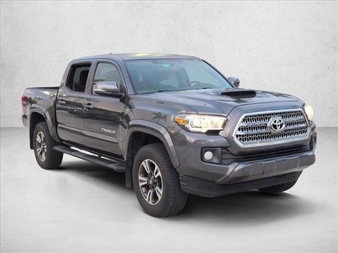 Used 2017 Toyota Tacoma TRD Sport w/ Tow Package RWD image 3