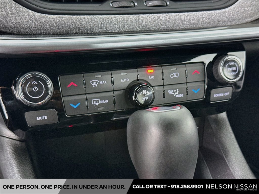 Used 2025 Jeep Compass Latitude w/ Convenience Group AWD/4WD image 15