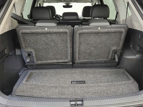Used 2022 Volkswagen Tiguan SE w/ Panoramic Sunroof Package FWD image 27