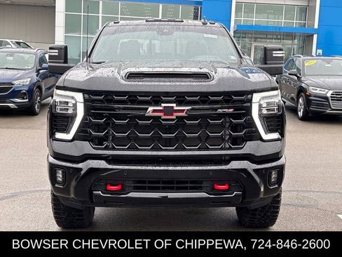 Used 2025 Chevrolet Silverado 2500 ZR2 w/ Technology Package image 8