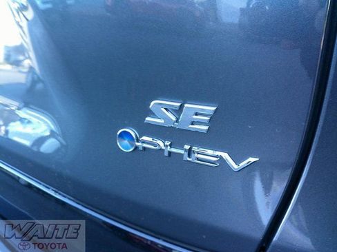 New 2025 Toyota RAV4 SE image 8