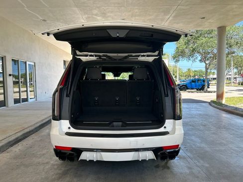 Used 2024 Cadillac Escalade V AWD/4WD image 36