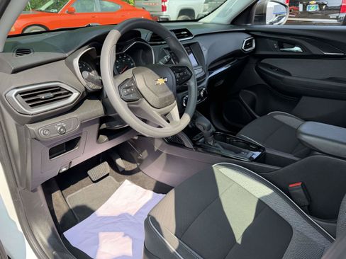 Used 2021 Chevrolet TrailBlazer LS FWD image 11