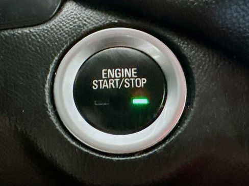 Used 2020 Chevrolet Equinox LT w/ Driver Convenience Package image 26