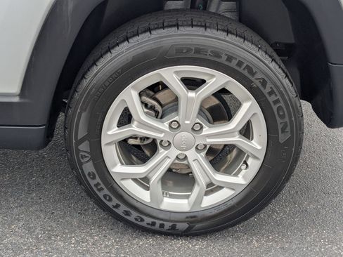 Used 2024 Jeep Compass Latitude AWD/4WD image 9