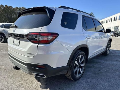 Certified 2025 Honda Pilot Elite image 3