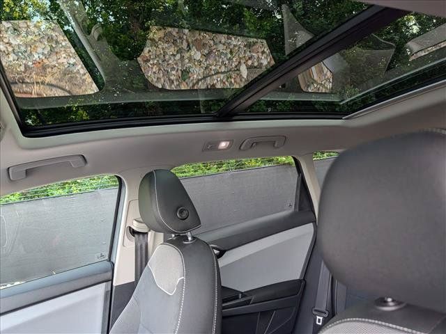 Certified 2023 Volkswagen Taos SE w/ Panoramic Sunroof Package FWD image 30