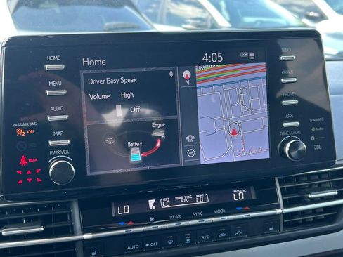 Used 2023 Toyota Sienna XLE w/ XLE Plus Package FWD image 33