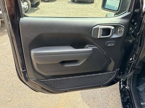 Used 2025 Jeep Wrangler Unlimited Sport AWD/4WD image 15