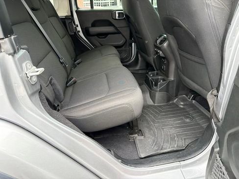 Used 2020 Jeep Wrangler Unlimited Sahara image 15