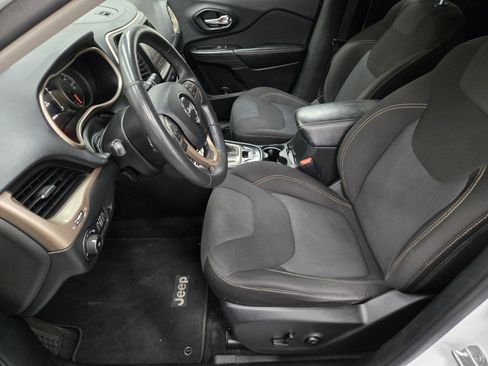 Used 2016 Jeep Cherokee Latitude w/ Comfort/Convenience Group image 7