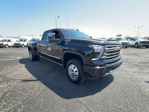 Used 2026 Chevrolet Silverado 3500 High Country w/ Technology Package AWD/4WD image 2