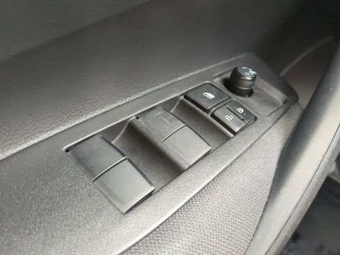 Used 2023 Toyota Corolla LE image 28