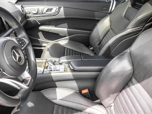 Used 2018 Mercedes-Benz SL 550 image 11