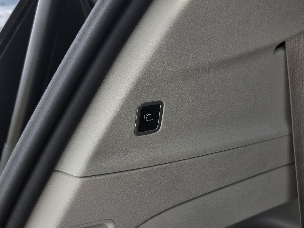 Used 2024 Chrysler Pacifica Touring-L FWD image 10