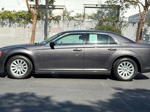 Used 2014 Chrysler 300 image 7