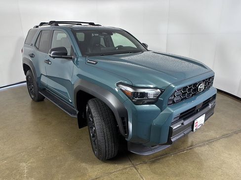 Used 2025 Toyota 4Runner TRD Off-Road Premium AWD/4WD image 7