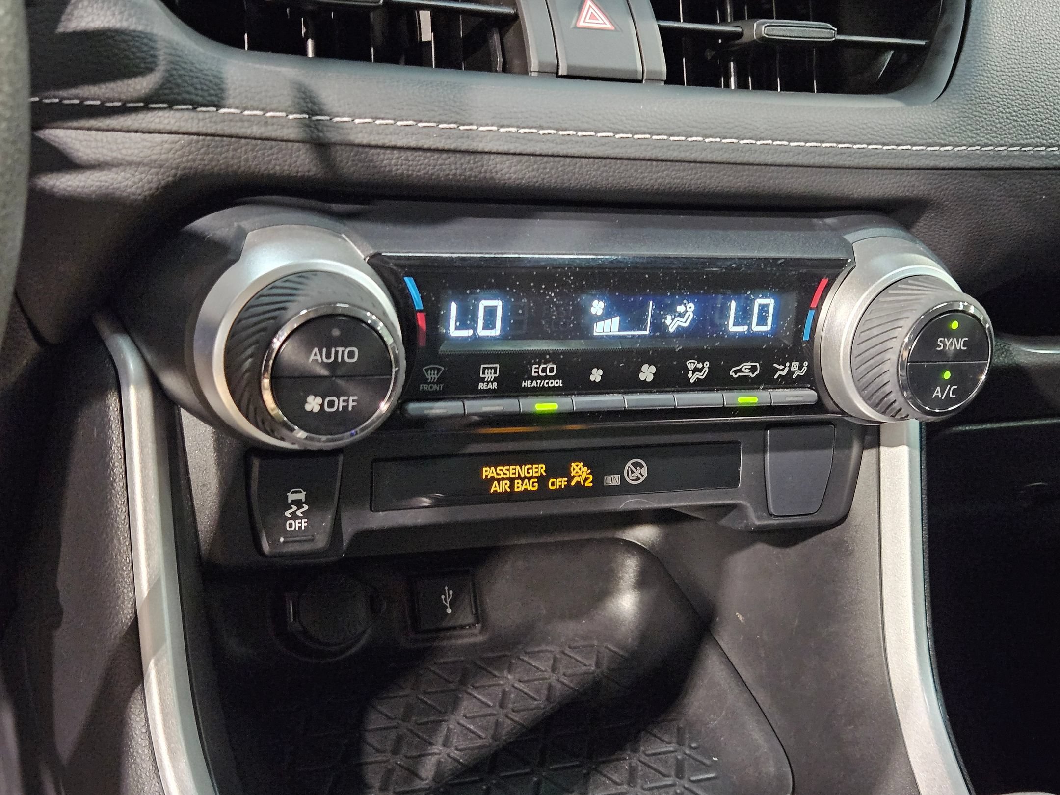 Used 2022 Toyota RAV4 LE AWD/4WD image 29